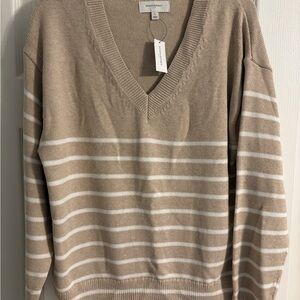 Banana Republic Tan and White V-Neck Sweater